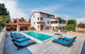 Stunning Home In Premantura With Wifi
